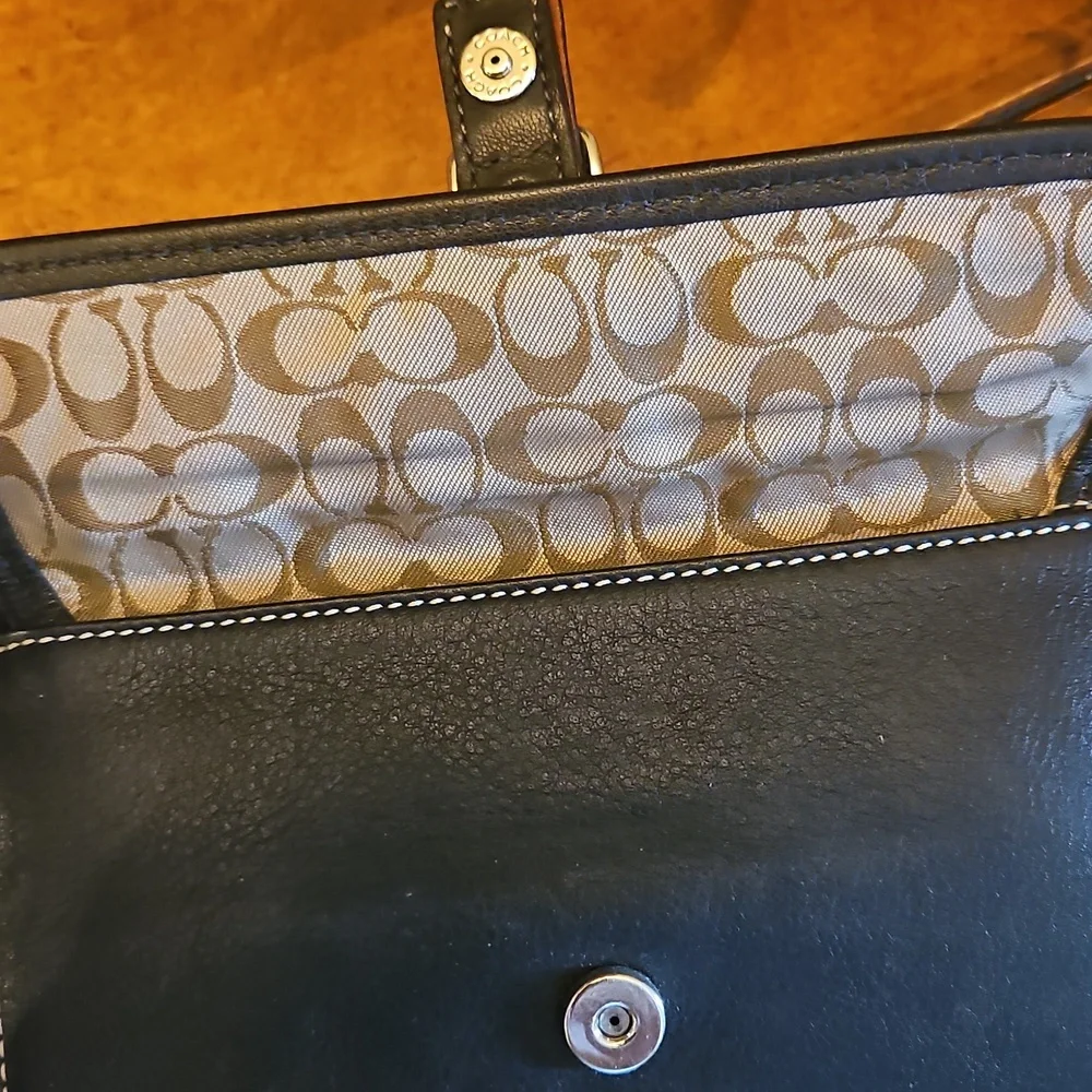 COACH | BLACK LEATHER WRISTLET